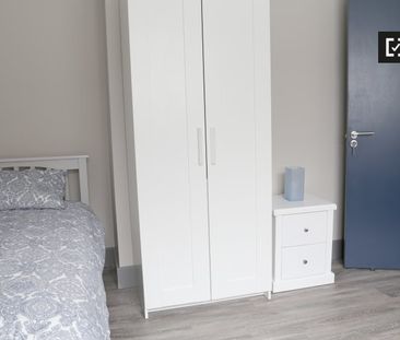 Bed in shared 4-bedroom flat for rent in Whitehall, Dublin - Photo 6