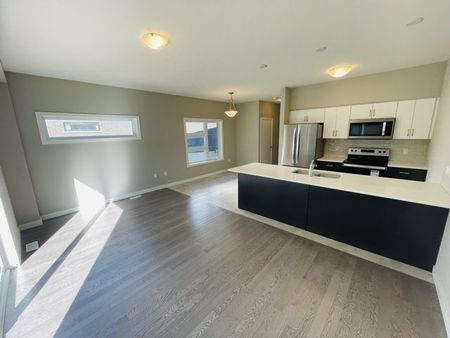 For Lease - 942 Robert Ferrie Drive, Kitchener, Ontario - Photo 2