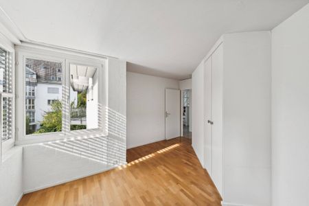 Helle Maisonette-Wohnung mit Cheminée und grosszügiger Raumaufteilung - Foto 5