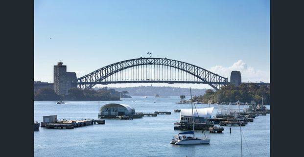 Luxury deep waterfront residence - Photo 1