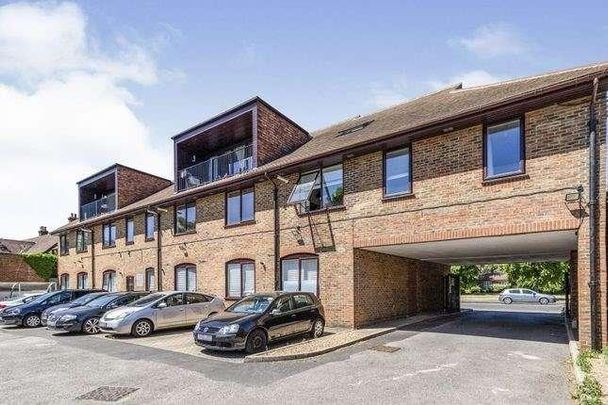 Staines Road, Feltham, TW14 - Photo 1