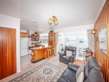Spacious Family Home - Photo 5