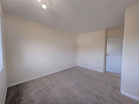 3 bedroom flat to rent - Photo 2