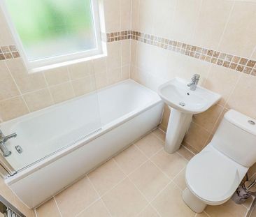 2 bedroom terraced house to rent - Photo 4