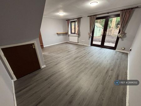 3 bedroom semi-detached house to rent - Photo 2