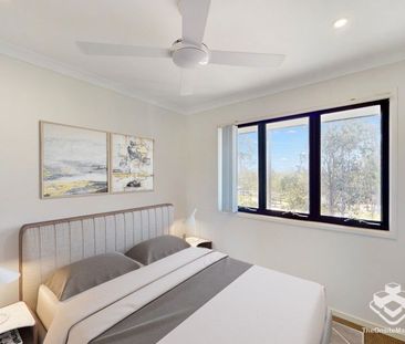 2 LEVEL 3 BEDROOM TOWNHOUSE - Photo 1