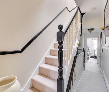 A wonderfully presented four bedroom house in the heart of Barnes. ... - Photo 6