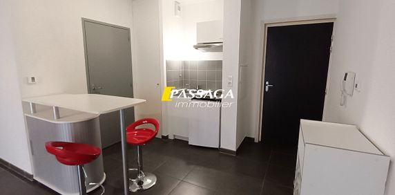 Location Appartement 1 pièce 37m² - Photo 2