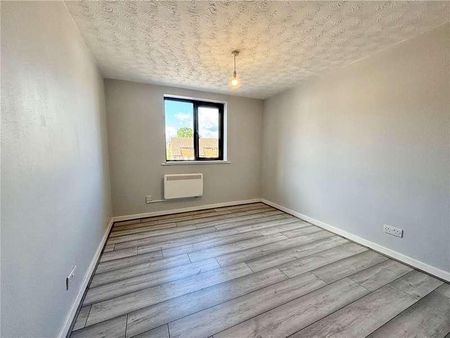 Vernon Terrace, Northampton, Northamptonshire, NN1 - Photo 4