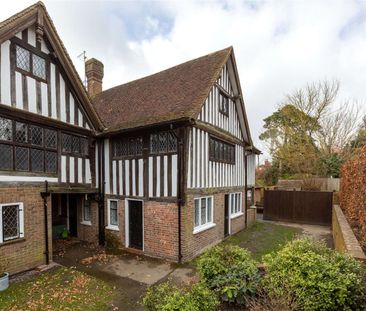 Recently refurbished 2 bedroom end of terrace house in Grade II listed building in the heart of Brenchley village - Photo 2