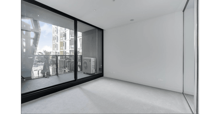 Spacious Apartment in the Heart of North Melbourne – Walk to Uni & Hospital - Photo 4