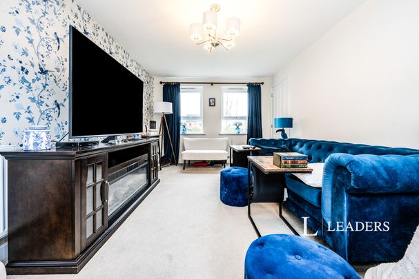 4 bedroom house to rent Saturn Avenue, Fairfields, MK11 - Photo 1