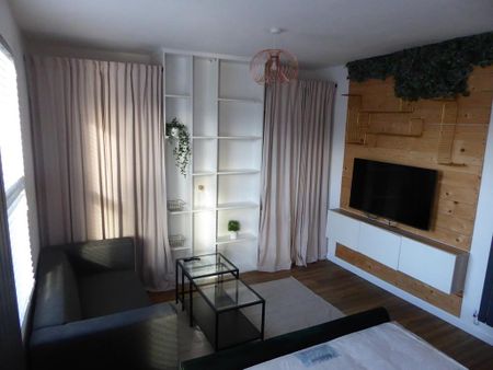 4 bedroom end of terrace house to rent - Photo 2