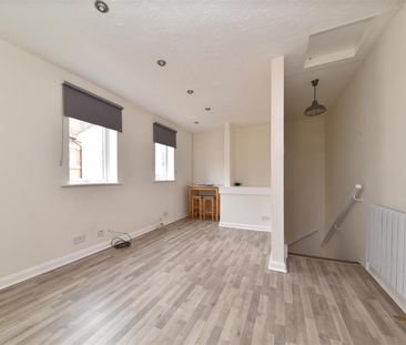 Nightingale Road, Hitchin, SG5 - Photo 2