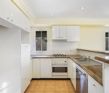 Top Floor Apartment - Photo 4