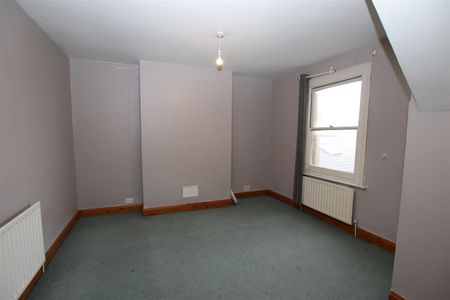 2 bedroom Maisonette to let - Photo 5