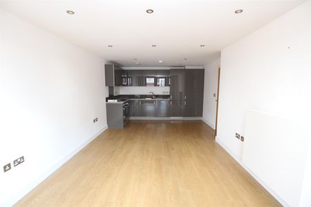 2 bedroom Apartment to let - Photo 4