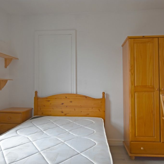 3 Bedroom Flat - Photo 1