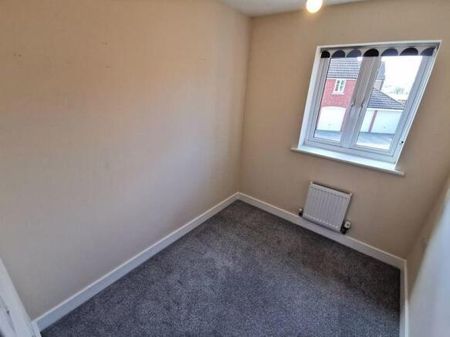 3 bedroom semi-detached house to rent - Photo 4