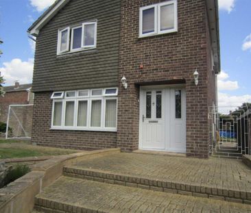 Chilham Close, Pitsea, Basildon, SS13 - Photo 1