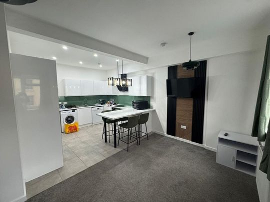 1 bedroom in a house share to rent - Photo 1