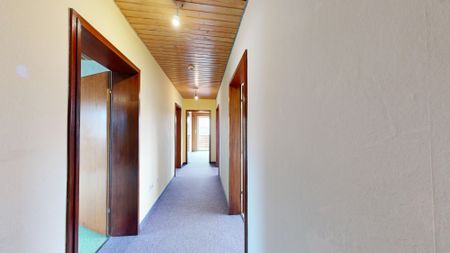 IMMOPARTNER - 3-Zimmer-Dachgeschosswohnung mit Balkon und Garage - Photo 5