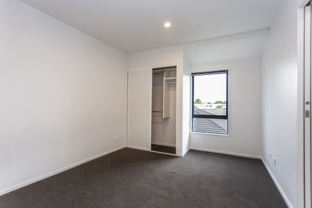 Lovely two bedroom townhouse – periodic tenancy. - Photo 5