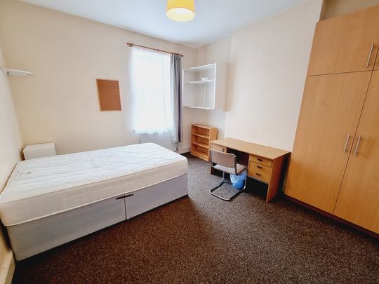 5 Bed Student Accommodation - Photo 1