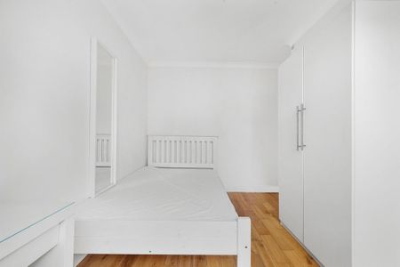 3 bedroom flat to rent - Photo 5