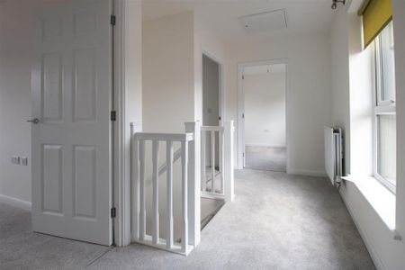 3 bedroom semi-detached house to rent - Photo 5