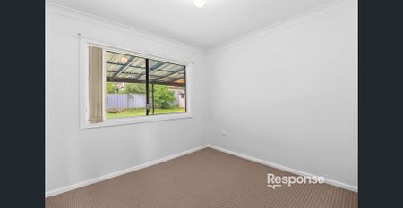 Spacious 5-bedroom home in the heart of PENRITH! - Photo 4