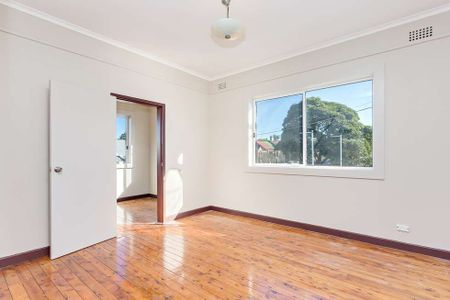Stunningly Renovated Sanctuary with Home Office in the Heart of Enmore - Photo 2