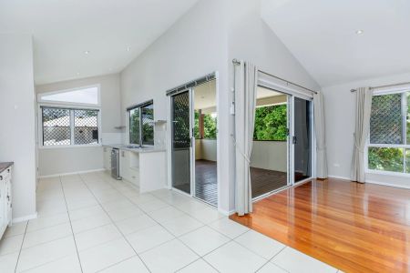 Peaceful 5 bedroom Parkside Living in a Tucked-Away Court - Photo 2