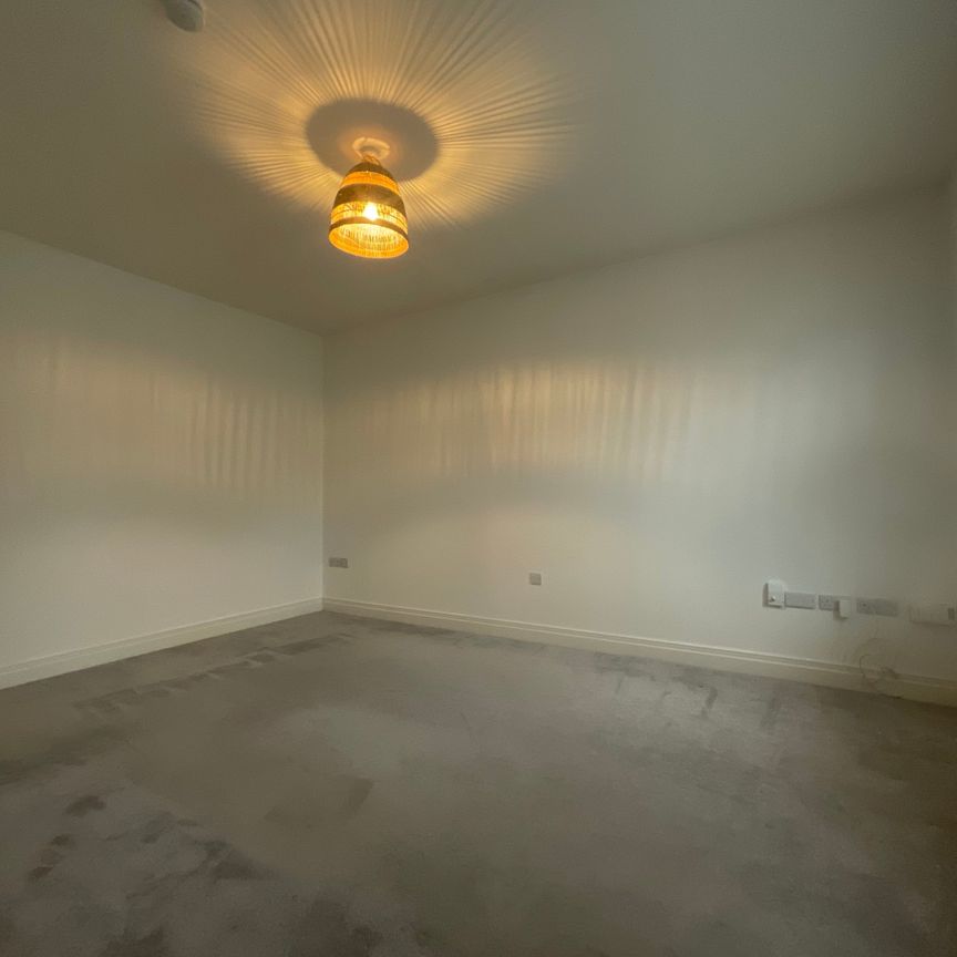 28, Castlegowan Crescent, Belfast, BT5 7WQ - Photo 1