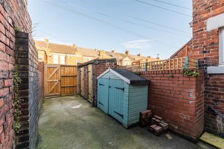 Simonside Terrace, Heaton, Newcastle Upon Tyne - Photo 2