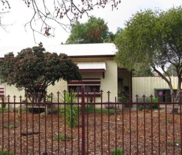 Comfortable Family Home in Convenient Location - Photo 4