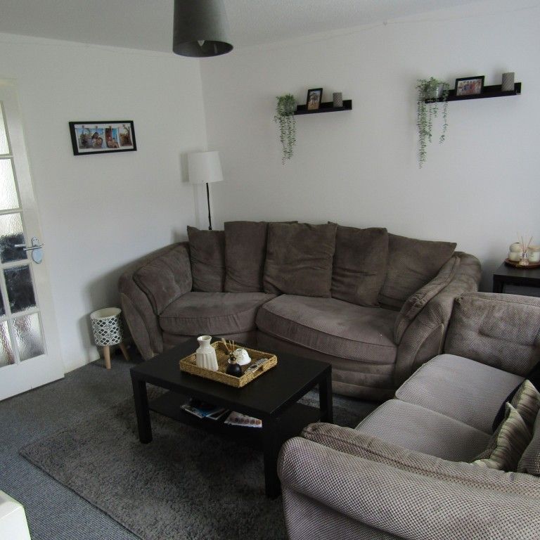 2 bed Terraced - To Let - Photo 1