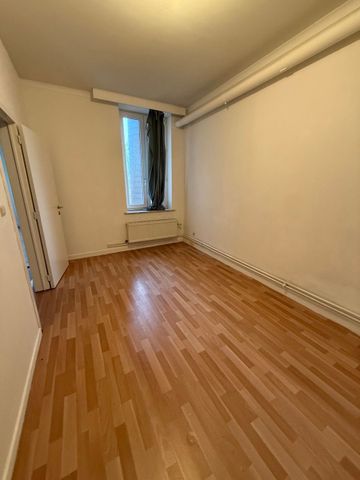 Appartement met 2 slaapkamers in de bruisende handelsstraat Vennestraat te huur! - Photo 3