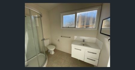 Well sized home, with a large backyard! - Photo 5