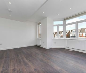 3 bedroom flat to rent - Photo 1