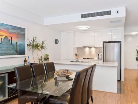 Stylish Modern Apartment with Private Courtyard - Photo 4