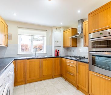 Available unfurnished now - Photo 6