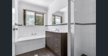 4 Bedroom + Study Family Home in Prime Location - Photo 2