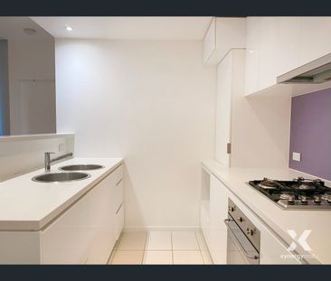 1705/231 Harbour Esplanade, Docklands, Vic 3008 - Photo 3