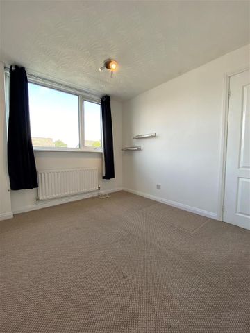 3 Bedroom Semi-Detached House for Rent - Photo 5