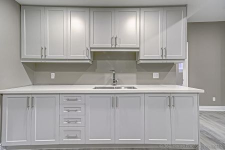 For Lease - 565 Mcgregor Farm Trail, Newmarket, Ontario - Photo 2