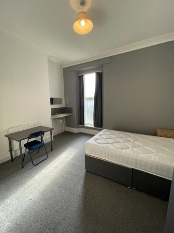 10 bedroom house share to rent - Photo 2