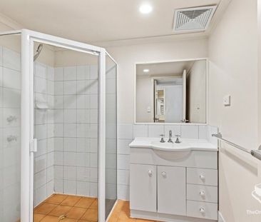 Spacious Unit in the Heart of Fortitude Valley! - Photo 5