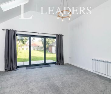 3 bedroom bungalow to rent Church Road, Kessingland, Lowestoft, Suf... - Photo 2