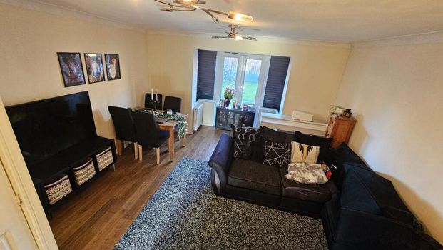 3 bedroom terraced house to rent - Photo 1